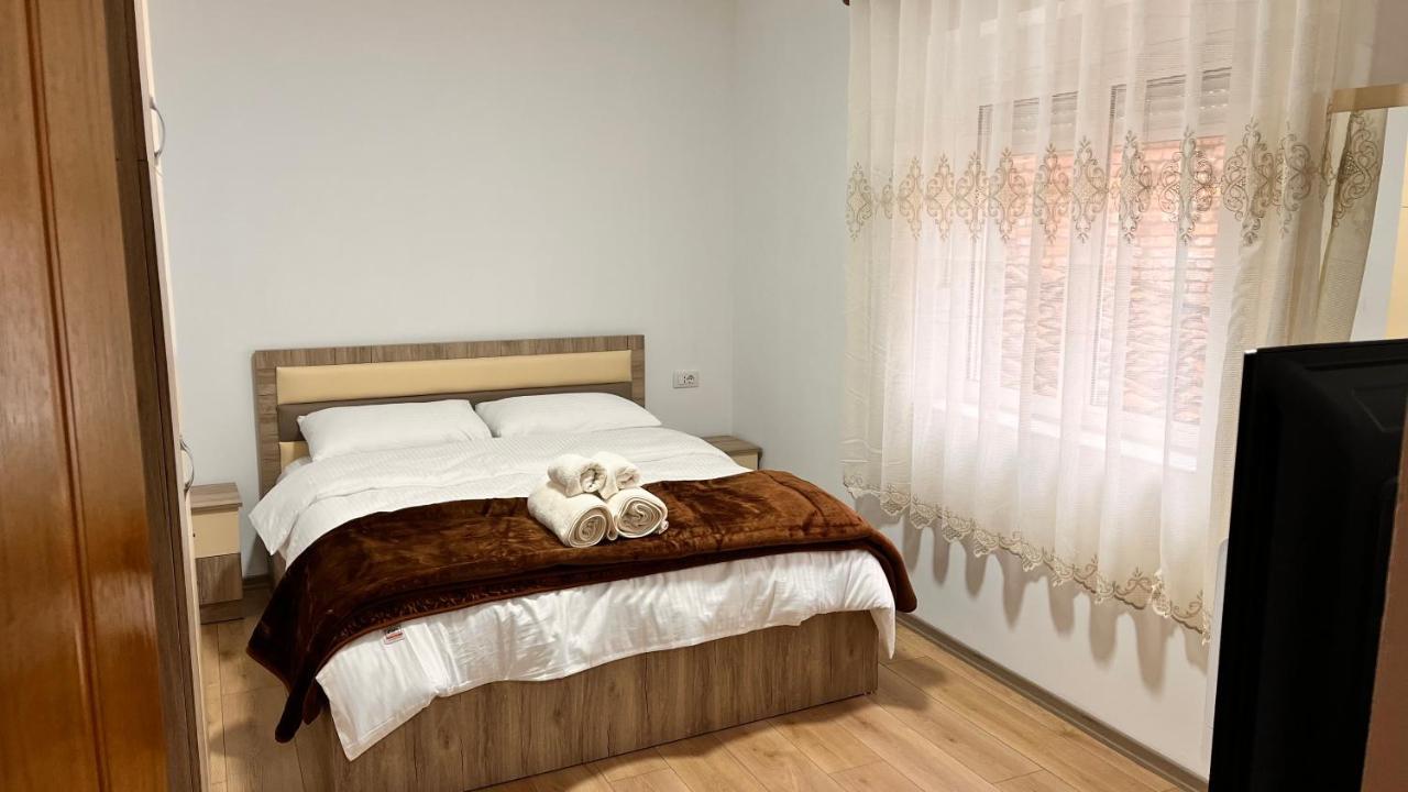 Driteza Hotel Корча Екстериор снимка