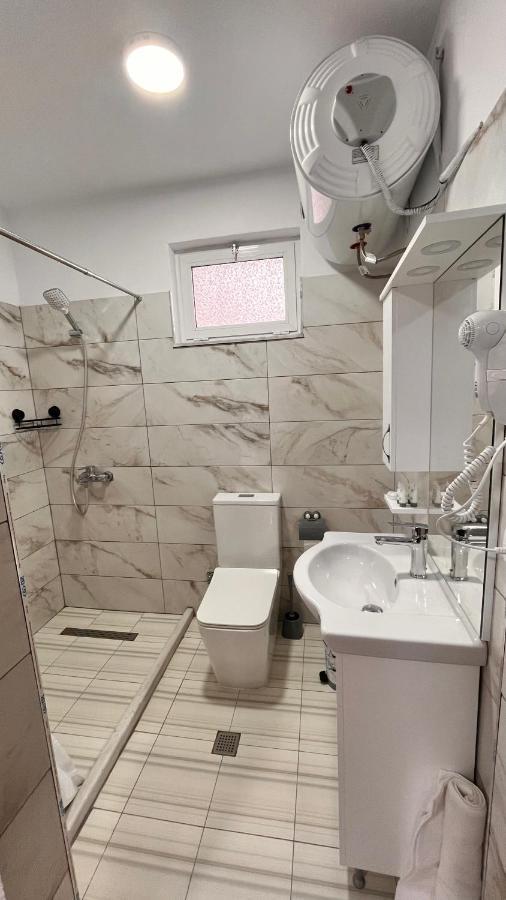 Driteza Hotel Корча Екстериор снимка