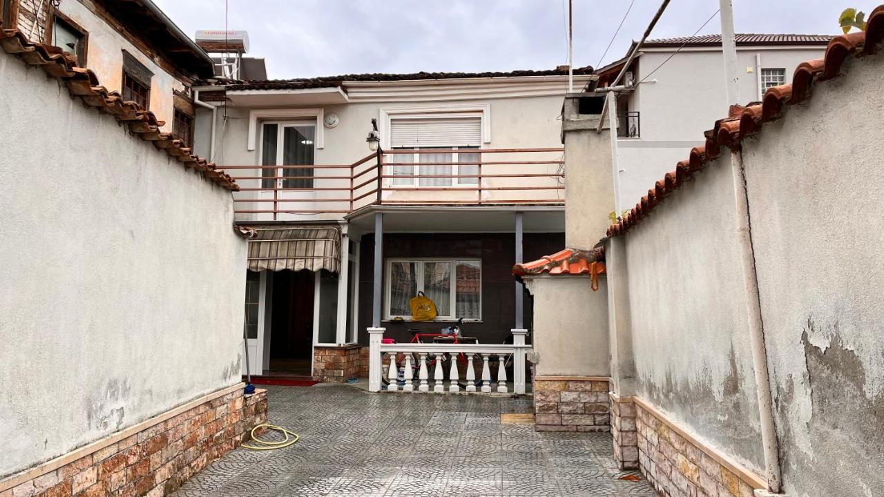 Driteza Hotel Корча Екстериор снимка
