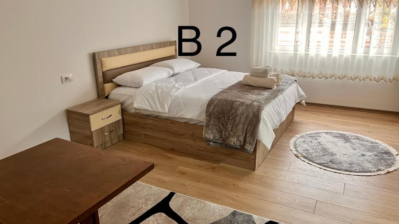 Driteza Hotel Корча Екстериор снимка