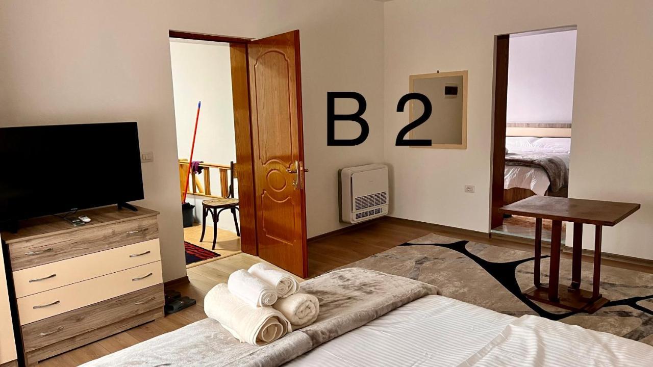 Driteza Hotel Корча Екстериор снимка