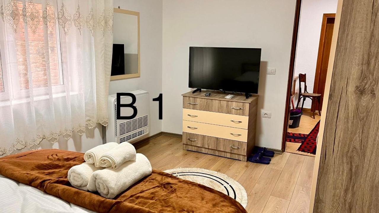 Driteza Hotel Корча Екстериор снимка