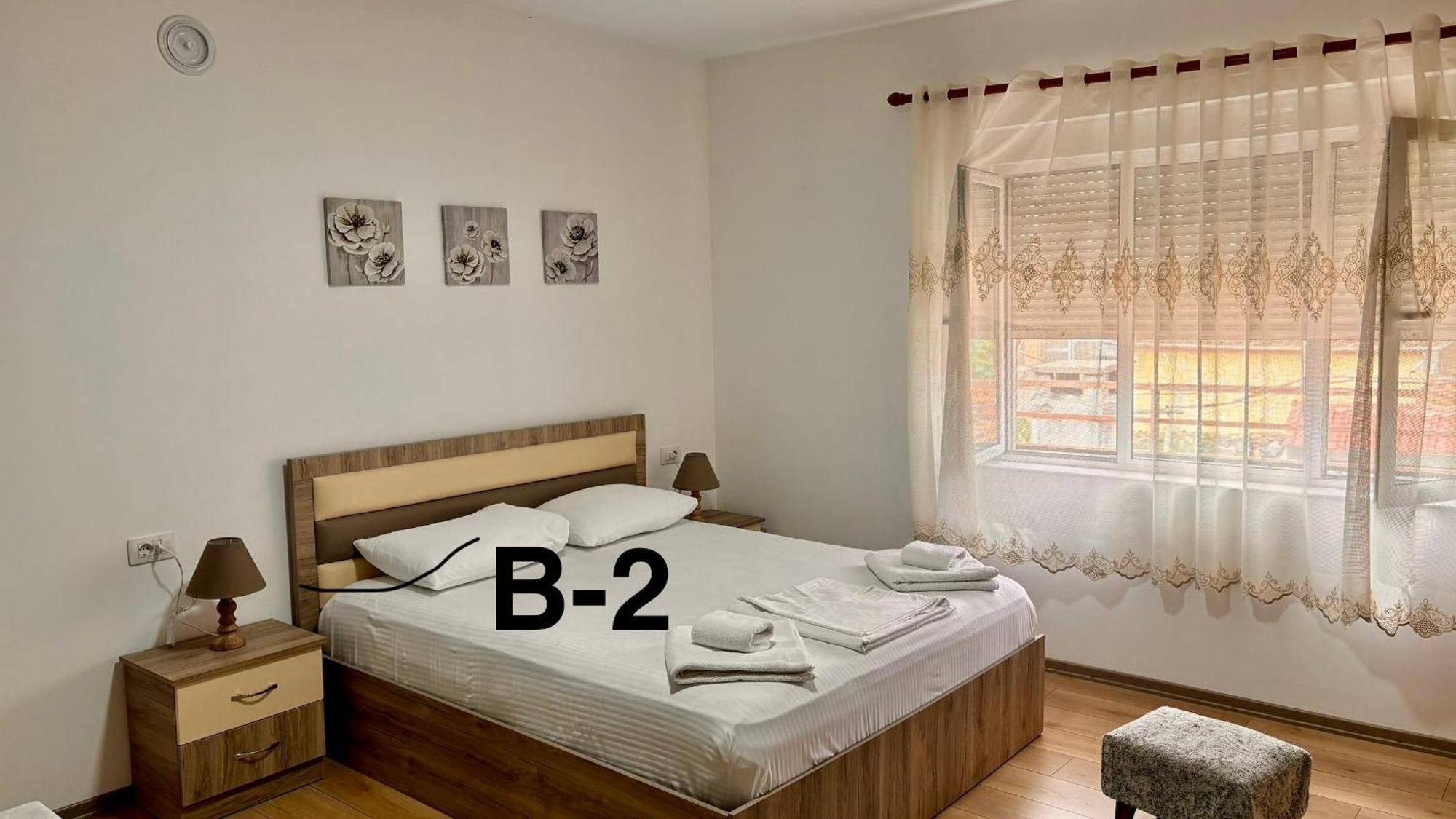 Driteza Hotel Корча Екстериор снимка