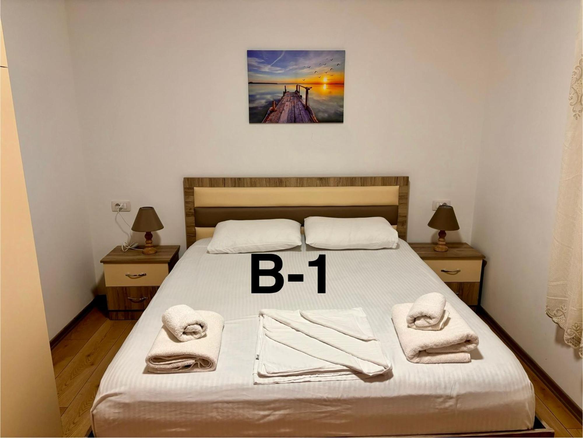 Driteza Hotel Корча Екстериор снимка