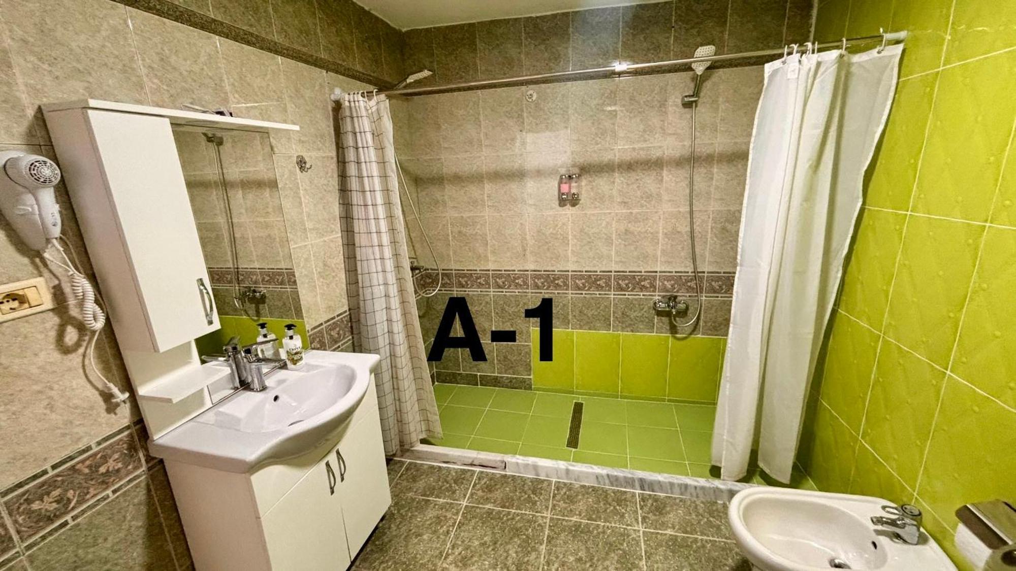 Driteza Hotel Корча Екстериор снимка